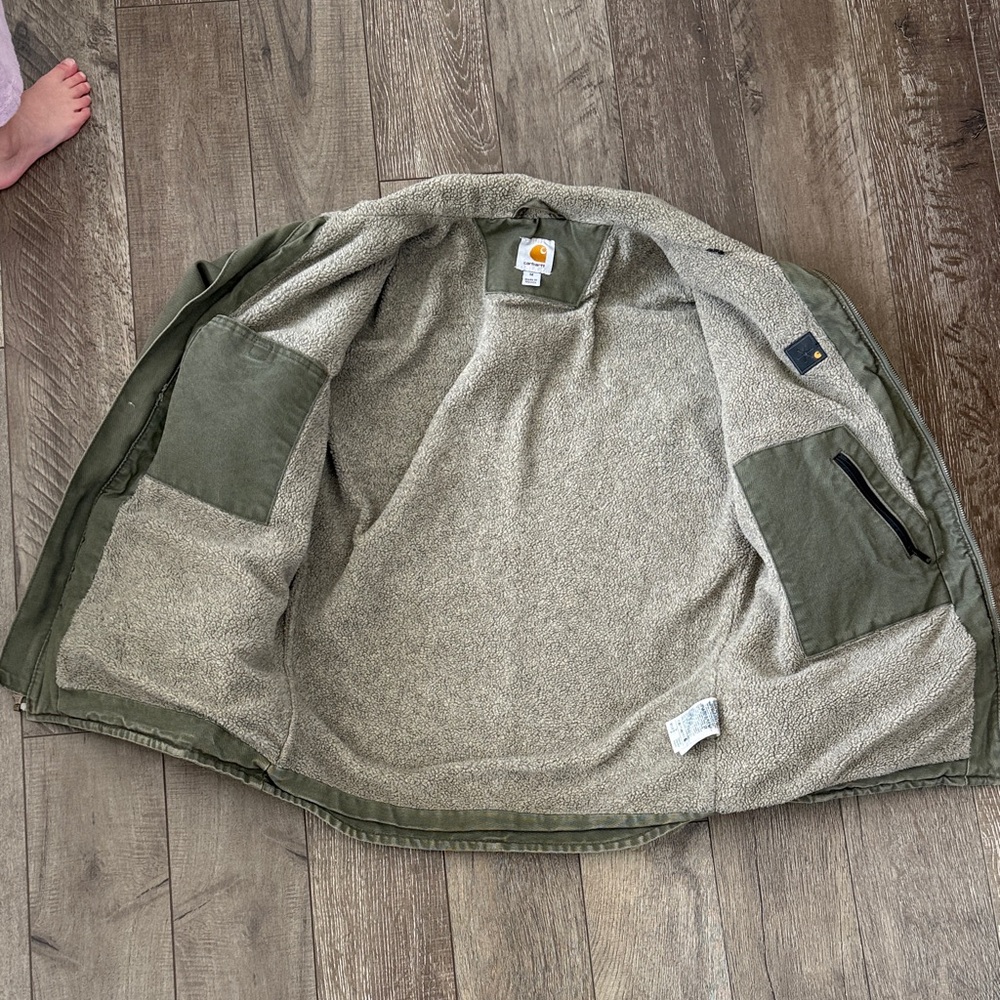 Carhartt Olive Green Sherpa lined Jacket - Picture 6 of 9